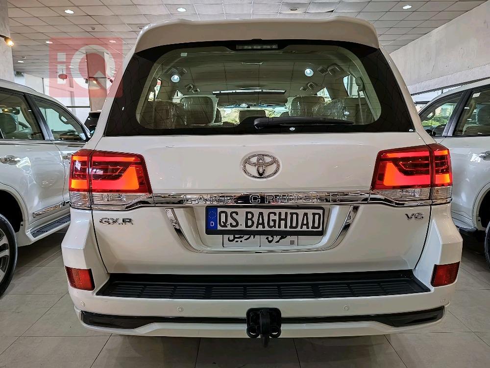 تۆیۆتا لاند کروزەر
